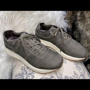 L.L. BEAN WOMAN'S Size 7.5M suede Shoes